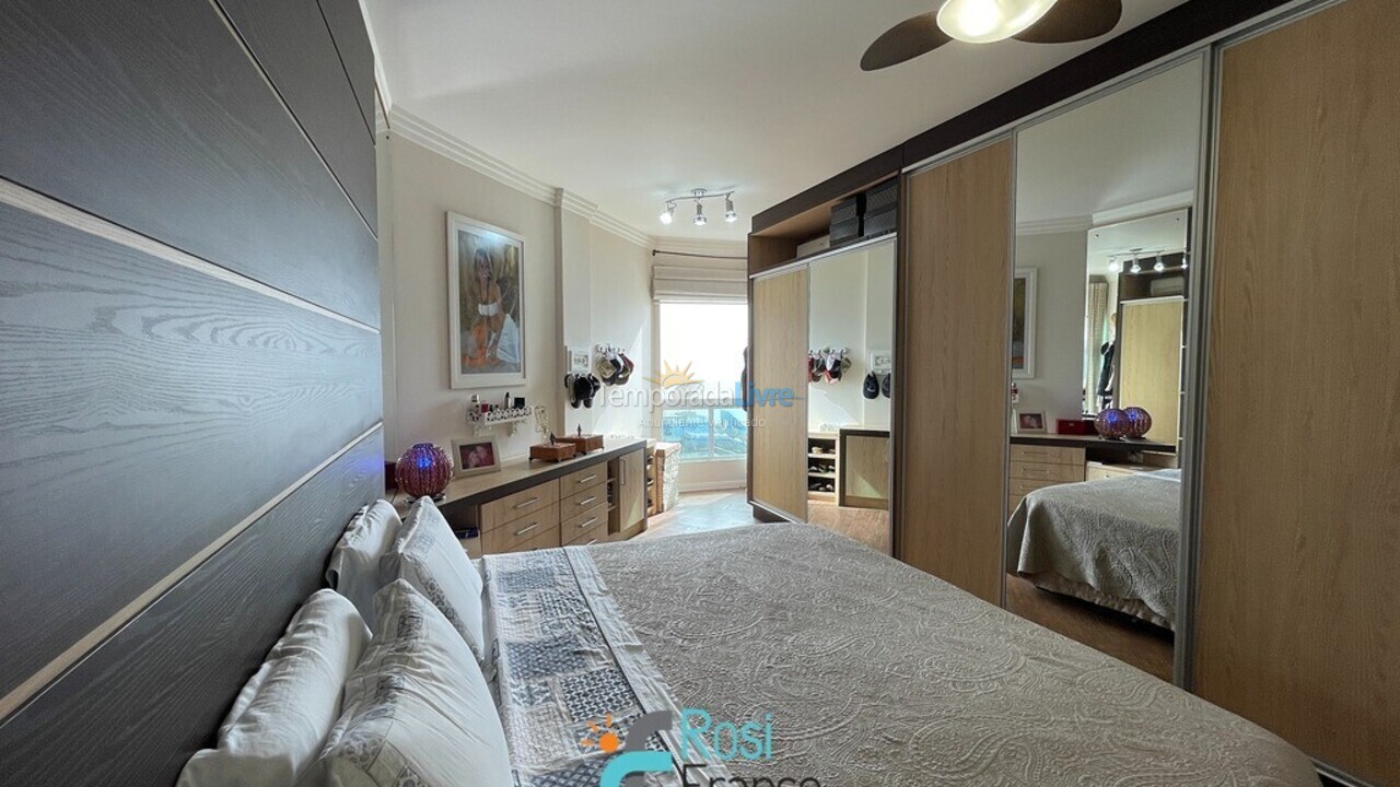 Apartamento para aluguel de temporada em Itapema (Meia Praia Frente Mar)