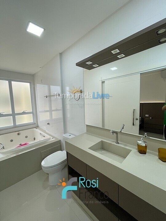 Apartment for vacation rental in Itapema (Meia Praia)