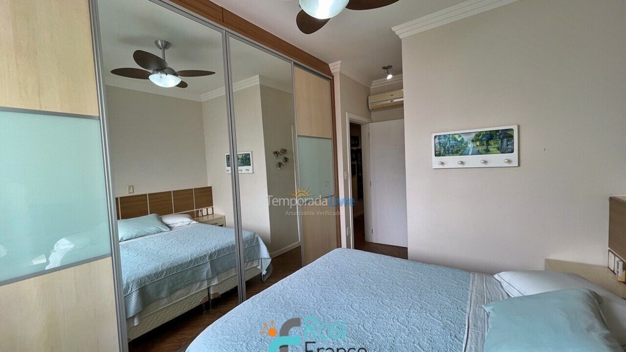 Apartamento para aluguel de temporada em Itapema (Meia Praia Frente Mar)