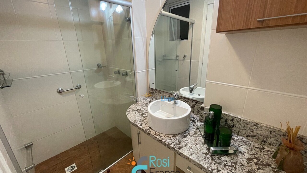 Apartamento para aluguel de temporada em Itapema (Meia Praia Frente Mar)