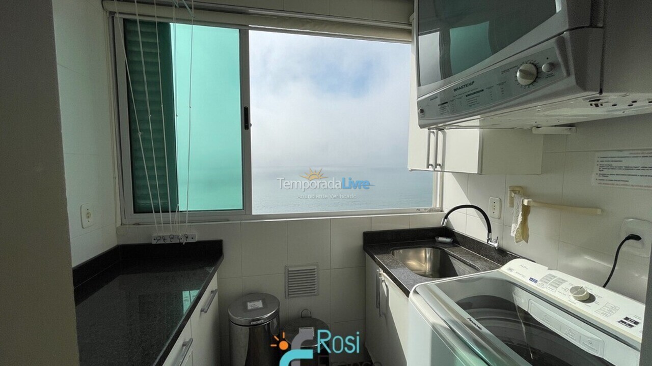 Apartamento para aluguel de temporada em Itapema (Meia Praia Frente Mar)