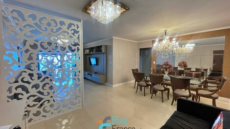 4 bedroom apartment facing the sea Itapema Meia Praia SC