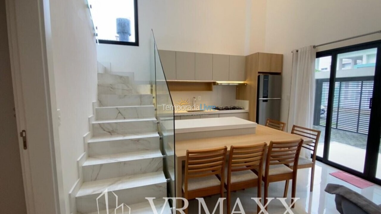 Apartment for vacation rental in Bombinhas (Canto Grande)