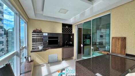 5 suite apartment with sea view, Meia Praia, SC.