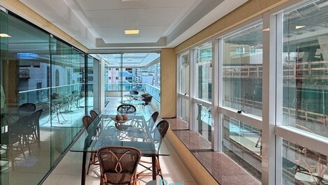 5 suite apartment with sea view, Meia Praia, SC.