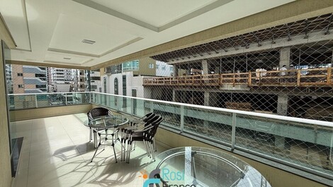 5 suite apartment with sea view, Meia Praia, SC.