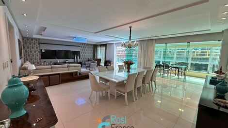 5 suite apartment with sea view, Meia Praia, SC.