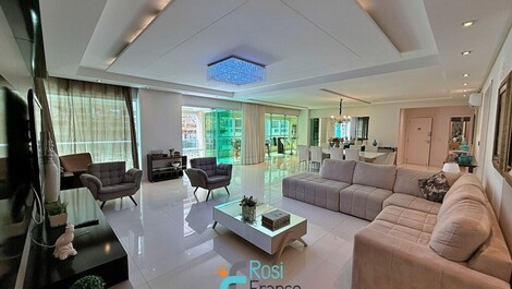 5 suite apartment with sea view, Meia Praia, SC.