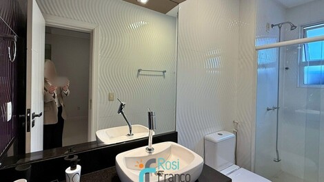 5 suite apartment with sea view, Meia Praia, SC.