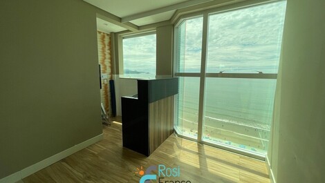 Apartamento 3 suítes vista mar Meia Praia SC