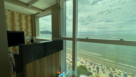 Apartamento 3 suítes vista mar Meia Praia SC