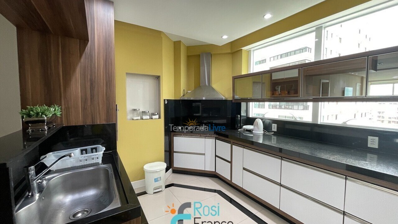 Apartamento para aluguel de temporada em Itapema (Meia Praia)