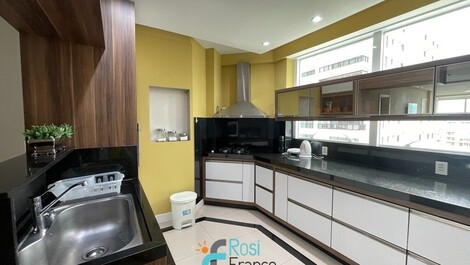 Apartamento 3 suítes vista mar Meia Praia SC