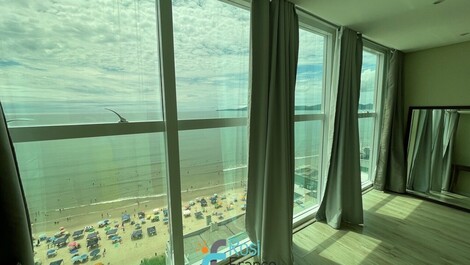 Apartamento 3 suítes vista mar Meia Praia SC