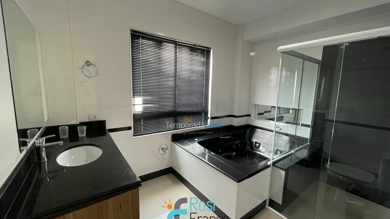 Apartamento para aluguel de temporada em Itapema (Meia Praia)