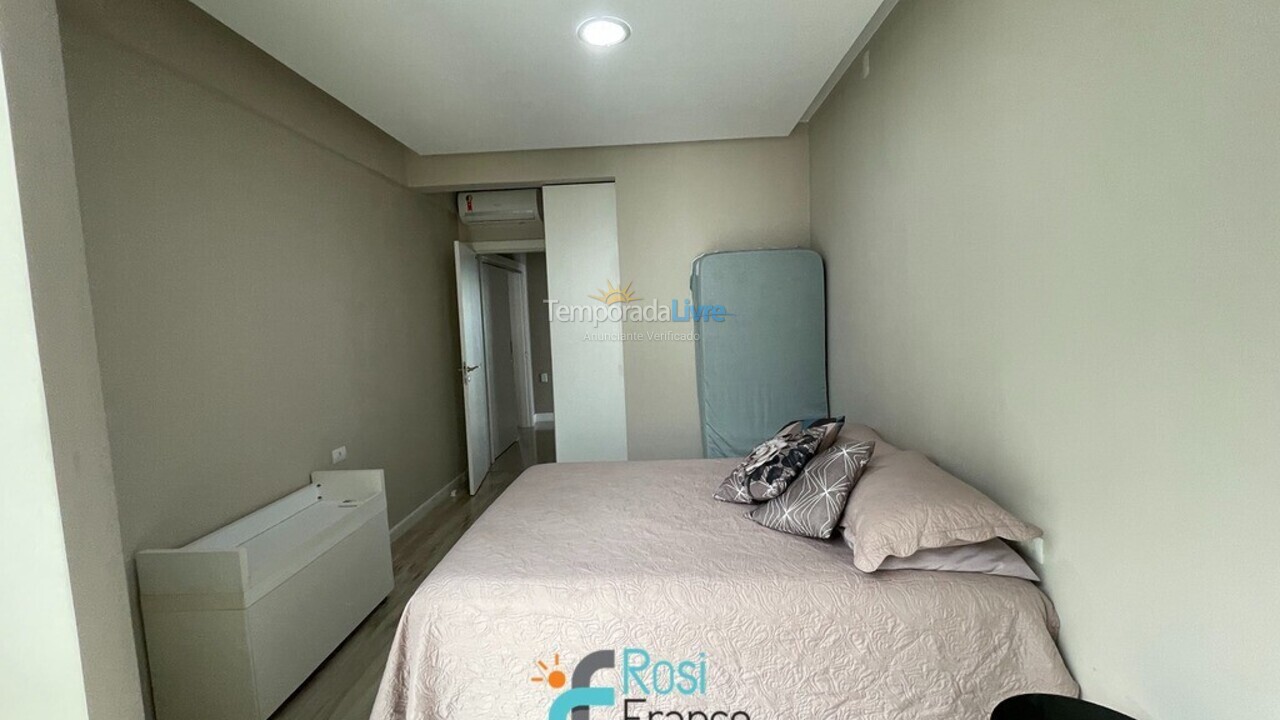 Apartamento para aluguel de temporada em Itapema (Meia Praia)