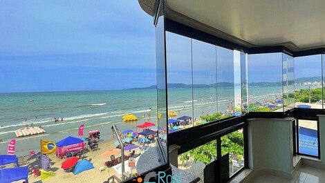 Apartamento de 3 dormitorios frente al mar en Meia Praia