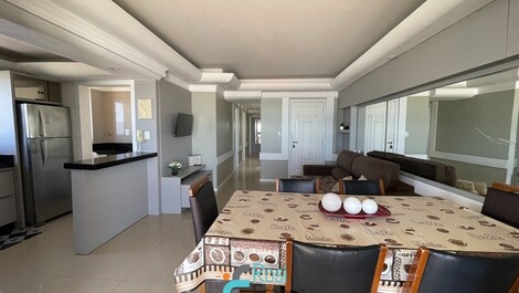 Apartamento de 3 dormitorios frente al mar en Meia Praia