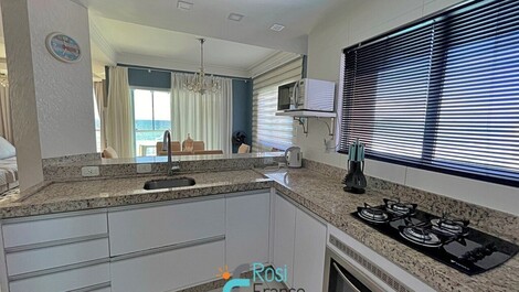 3-suite apartment facing the sea in Meia Praia SC