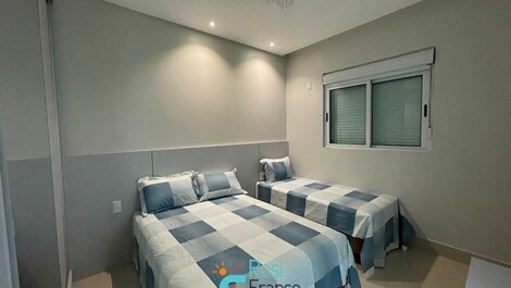 4-suite beachfront apartment in Meia Praia, SC