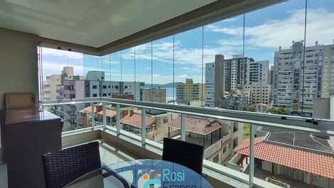 3-suite apartment on the beachfront in Meia Praia, SC