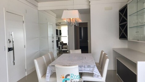 3-suite apartment on the beachfront in Meia Praia, SC