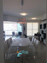 3-suite apartment on the beachfront in Meia Praia, SC