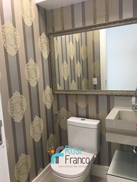 3-suite apartment on the beachfront in Meia Praia, SC