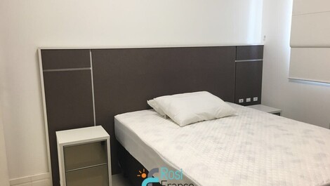 3-suite apartment on the beachfront in Meia Praia, SC