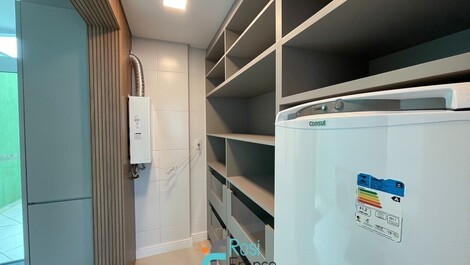 4 bedroom beachfront apartment in Meia Praia, SC