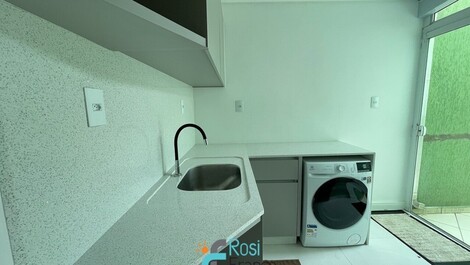 4 bedroom beachfront apartment in Meia Praia, SC