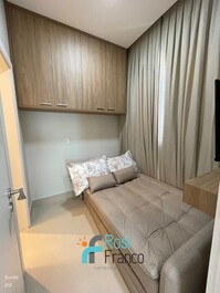 Apartamento 5 suítes frente mar Meia Praia SC