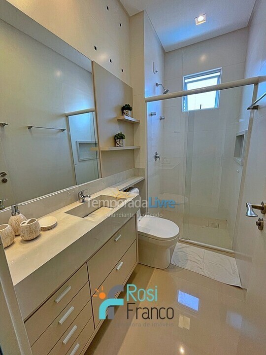 Apartamento para aluguel de temporada em Itapema (Meia Praia)