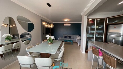 Apartamento 4 habitaciones frente al mar Meia Praia SC