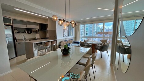 Apartamento 4 habitaciones frente al mar Meia Praia SC