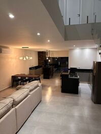 Triplex con piscina climatizada + 5 aires acondicionados