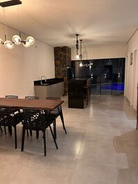 Triplex con piscina climatizada + 5 aires acondicionados