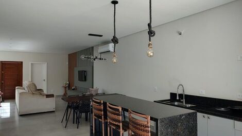 Triplex con piscina climatizada + 5 aires acondicionados