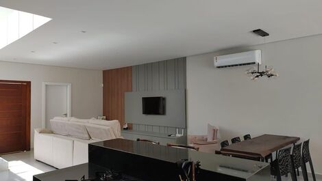 Triplex con piscina climatizada + 5 aires acondicionados