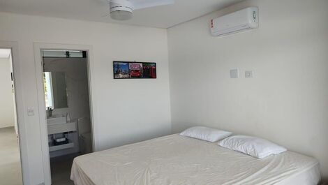 Triplex con piscina climatizada + 5 aires acondicionados