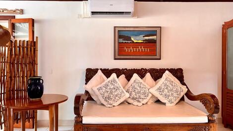 CASA SOBRE LA ARENA DE LA PLAYA DE BALEIA