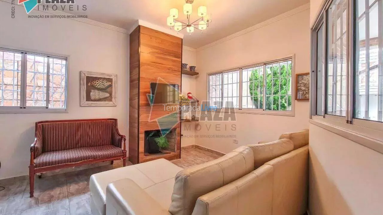 Casa para aluguel de temporada em Praia Grande (Solemar)