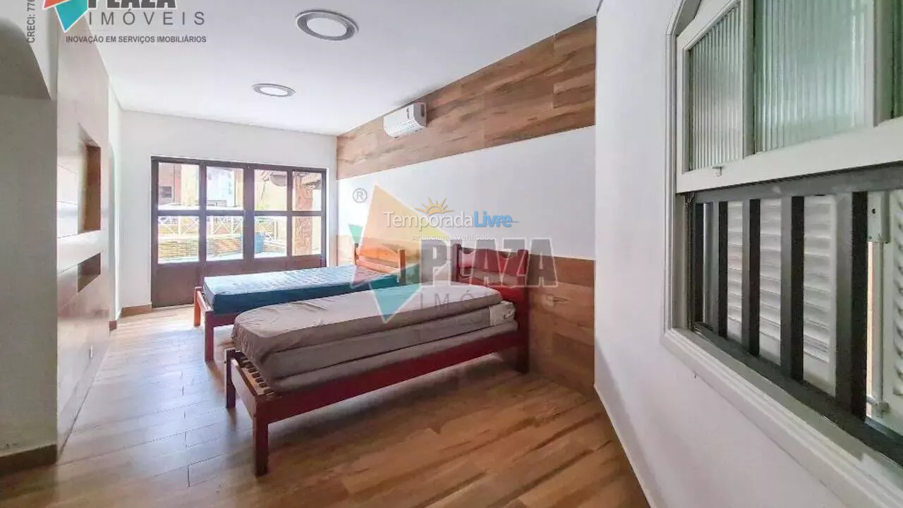 Casa para aluguel de temporada em Praia Grande (Solemar)