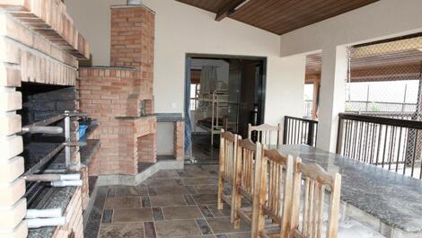 Churrasqueira e forno de pizza à lenha