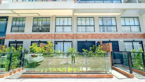 APARTAMENTO CON JARDÍN EN EL EDIFICIO PRAIA DO CANTO GRANDE CON PISCINA