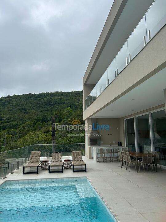Casa para aluguel de temporada em Florianópolis (Praia Brava)