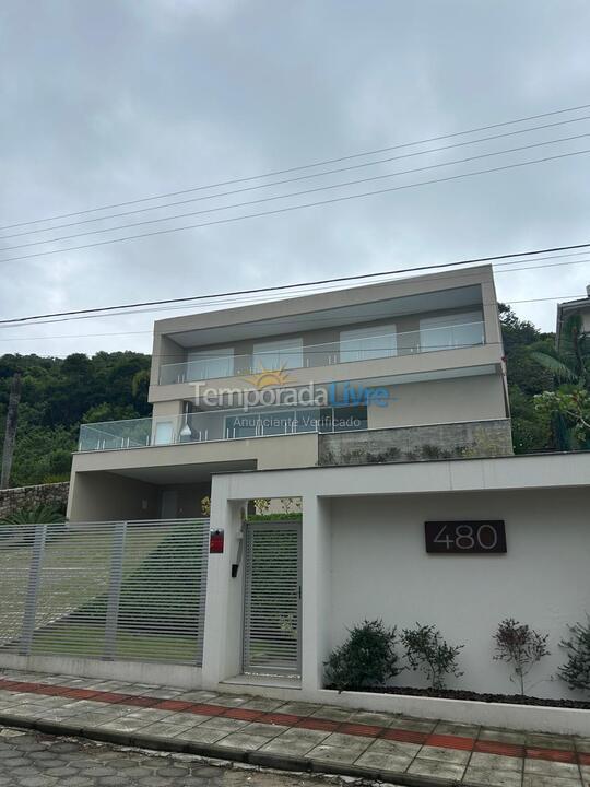 Casa para aluguel de temporada em Florianópolis (Praia Brava)