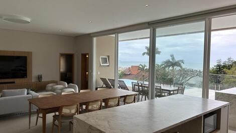 Linda casa nova, com vista para o mar um paraíso, na Praia Brava.