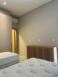 Linda casa nova, com vista para o mar um paraíso, na Praia Brava.