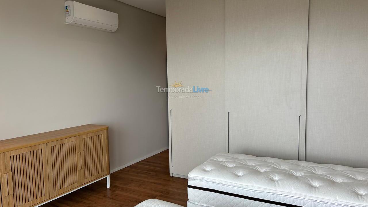 Casa para aluguel de temporada em Florianópolis (Praia Brava)